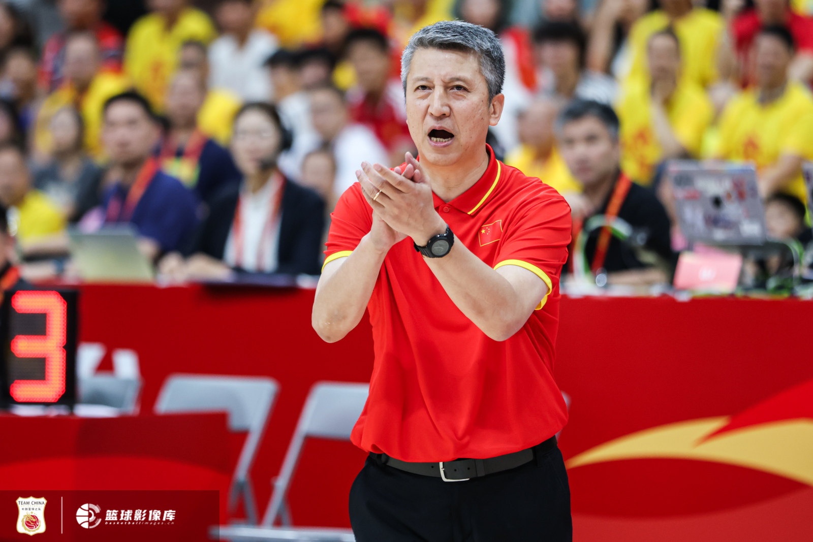 媒体人：在西亚 中国男篮得做好里外里少吹你至少10分的准备