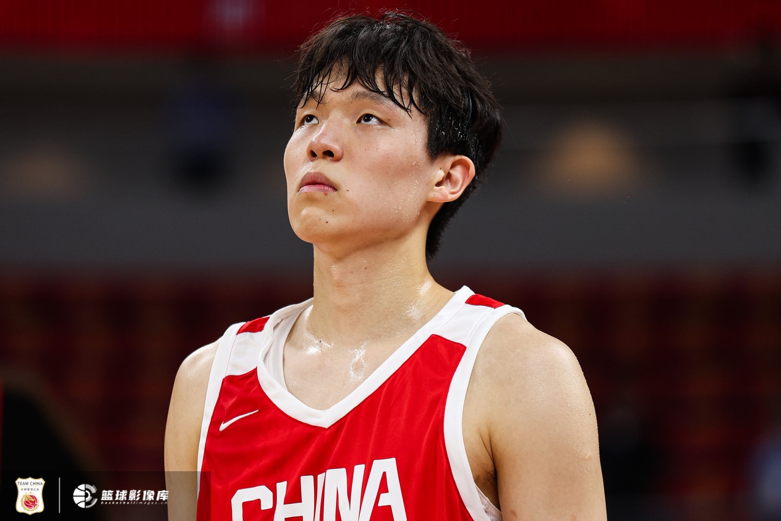 杨瀚森半场4.7秒压哨打进 对上卡塔尔这个阵容内线优势太明显了