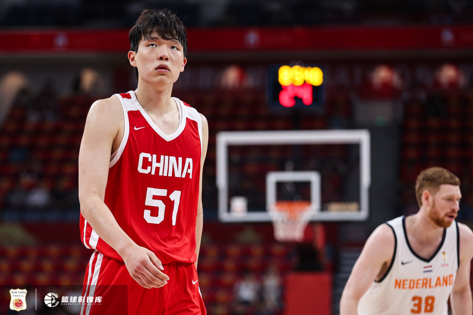 苏群：杨瀚森半场8分钟8分 未来是否可以让他和胡金秋首发双塔？